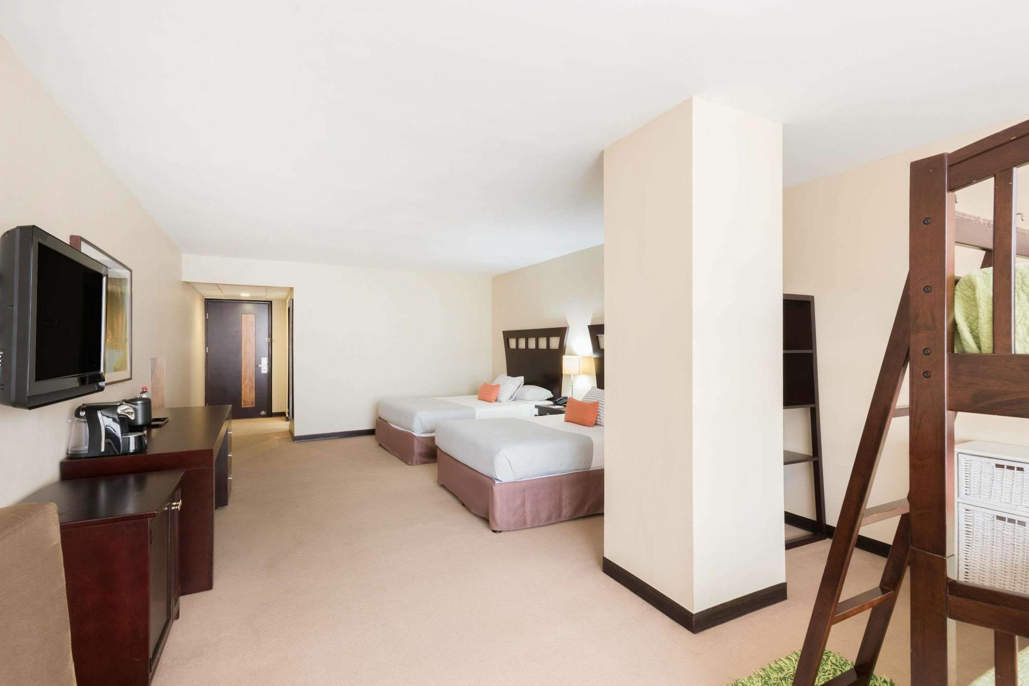 Tryp By Wyndham San Jose Sabana Hotel Exterior foto